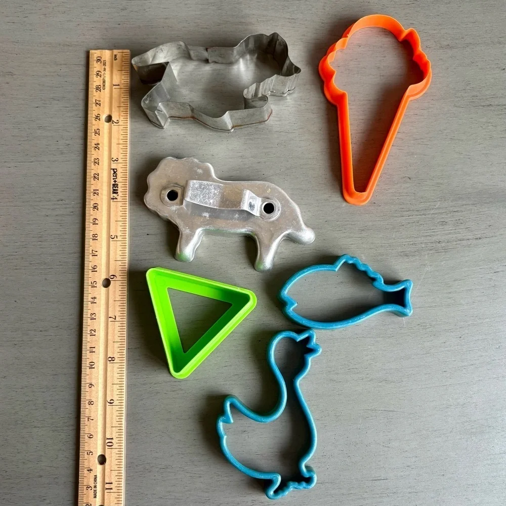 Large Lot of 30 VTG Cookie Cutters Baking Play-Doh Cake Hand Numbers Flag Duck